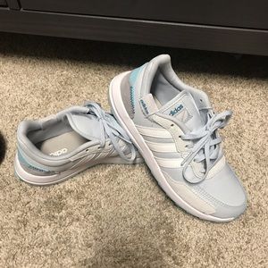 EUC ADIDAS RETRO RUN WOMENS